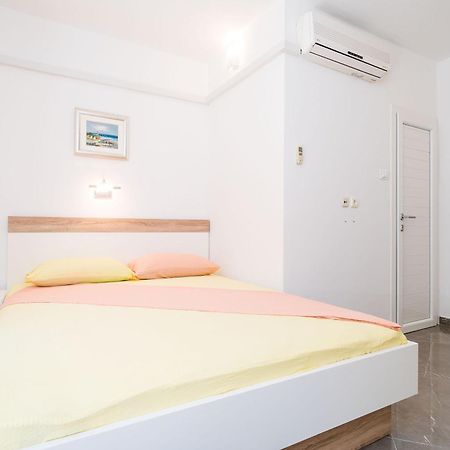 Rooms & Apartments Barisic Mlini Ruang foto
