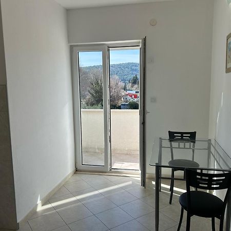 Rooms & Apartments Barisic Mlini Bagian luar foto