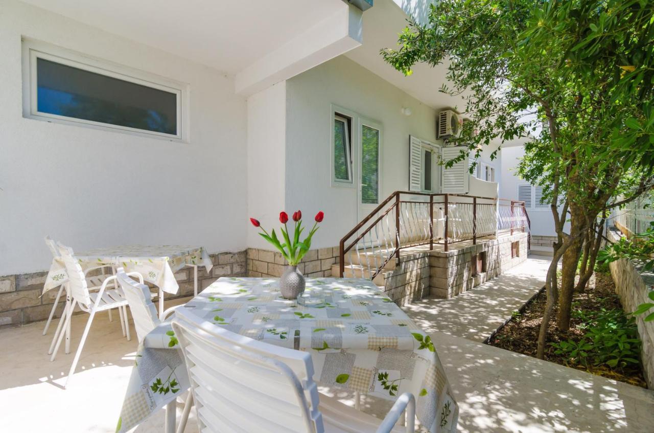 Rooms & Apartments Barisic Mlini Bagian luar foto