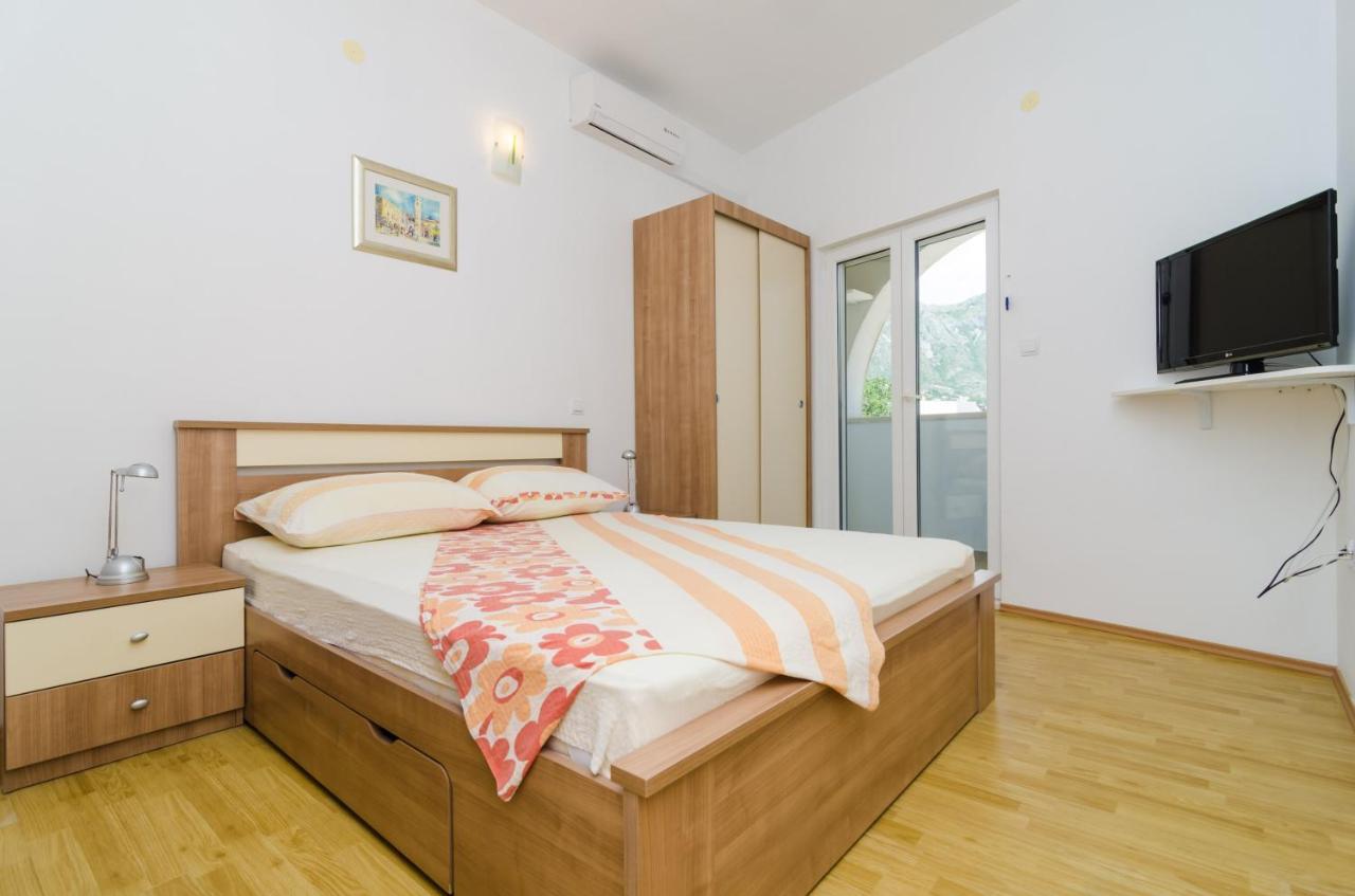 Rooms & Apartments Barisic Mlini Bagian luar foto