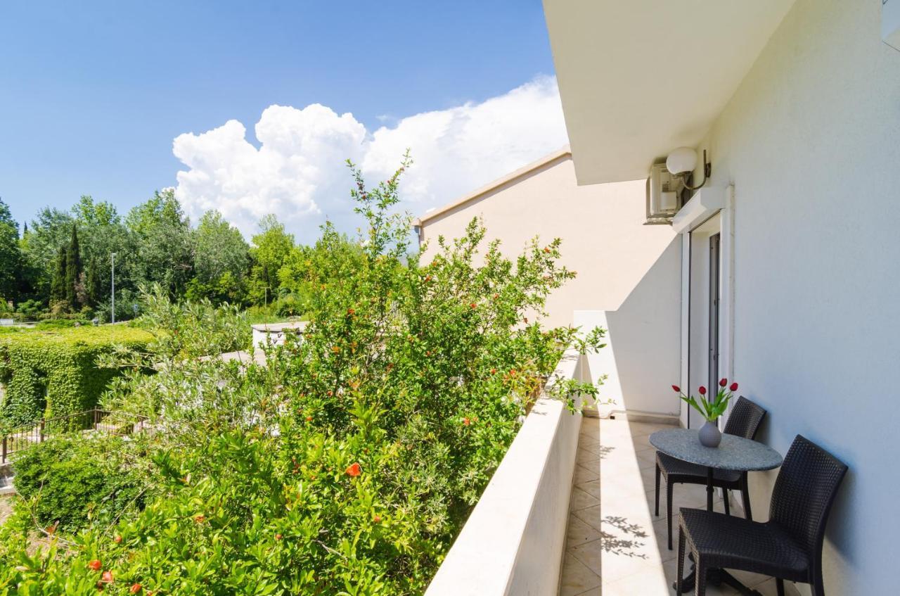 Rooms & Apartments Barisic Mlini Bagian luar foto