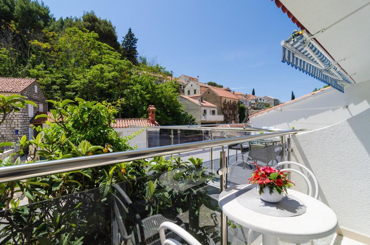 Rooms & Apartments Barisic Mlini Bagian luar foto