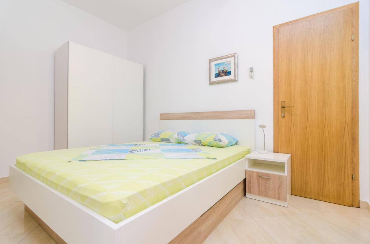 Rooms & Apartments Barisic Mlini Bagian luar foto