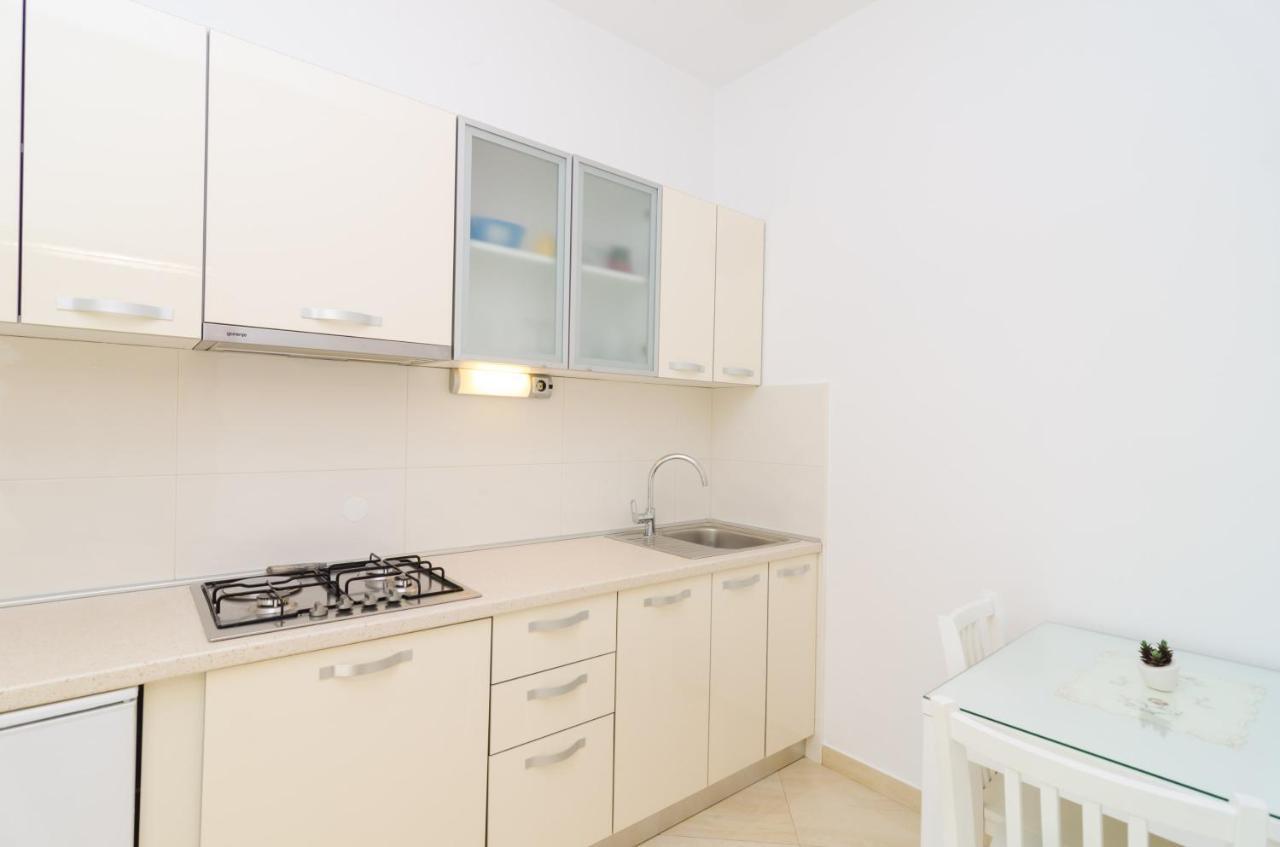 Rooms & Apartments Barisic Mlini Bagian luar foto