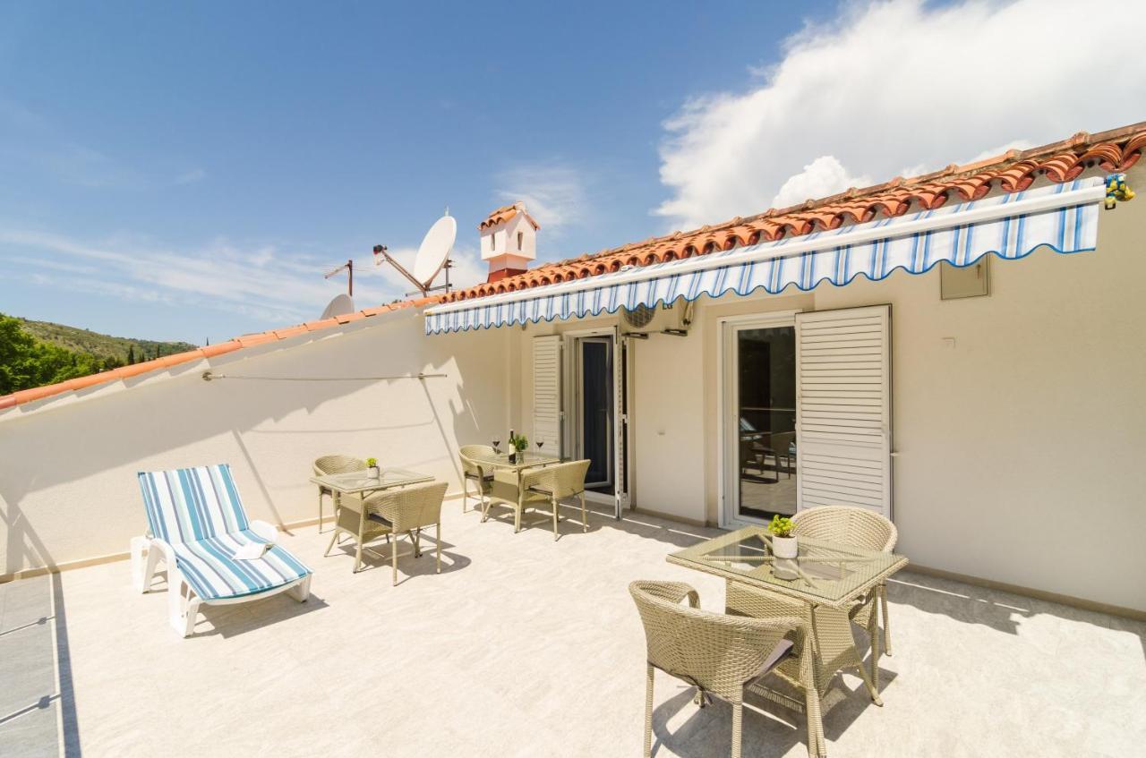 Rooms & Apartments Barisic Mlini Bagian luar foto