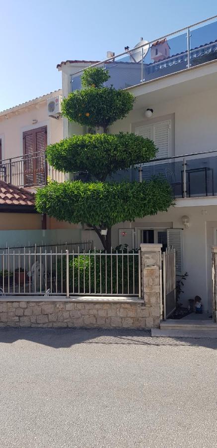 Rooms & Apartments Barisic Mlini Bagian luar foto