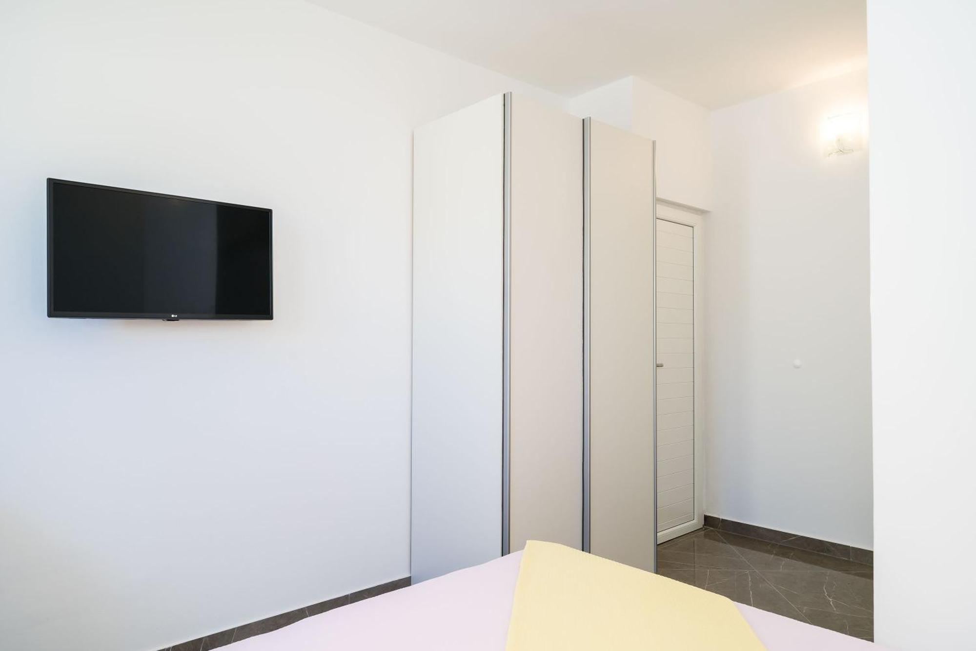 Rooms & Apartments Barisic Mlini Ruang foto