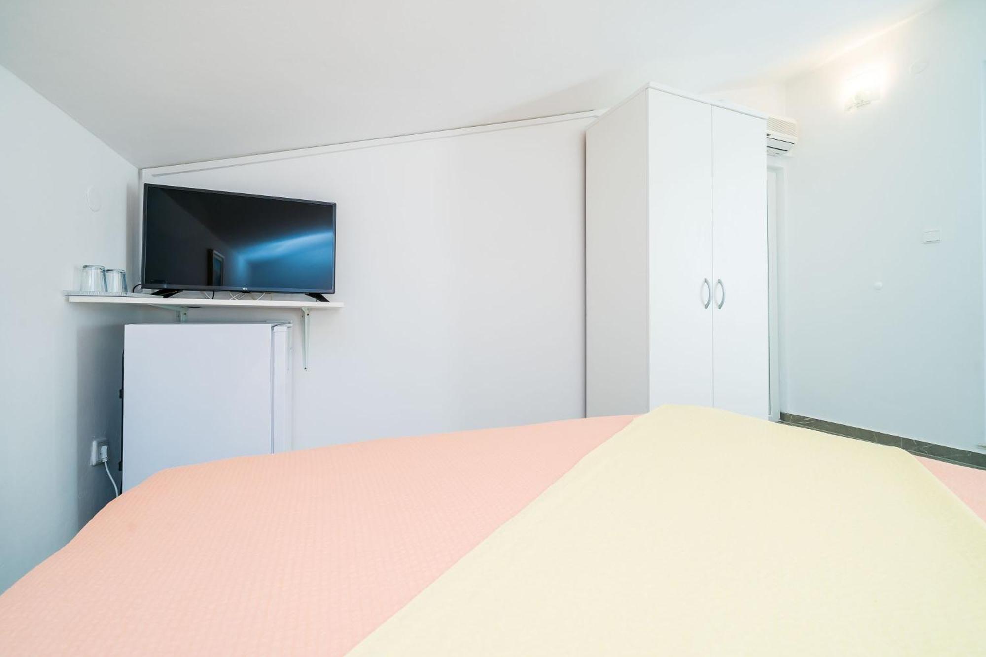 Rooms & Apartments Barisic Mlini Ruang foto