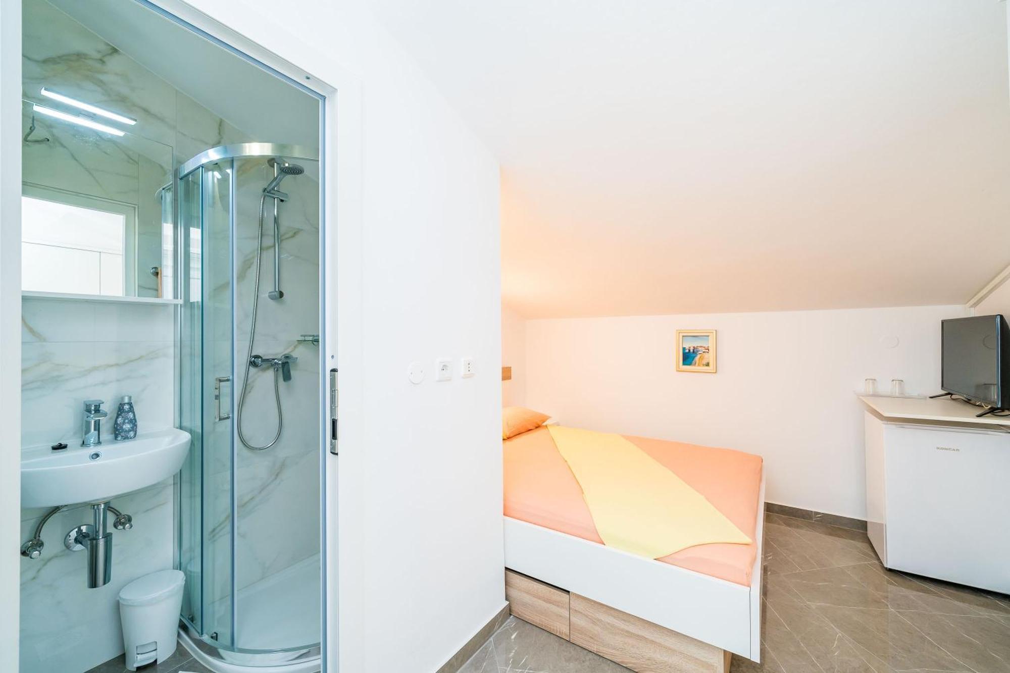 Rooms & Apartments Barisic Mlini Ruang foto