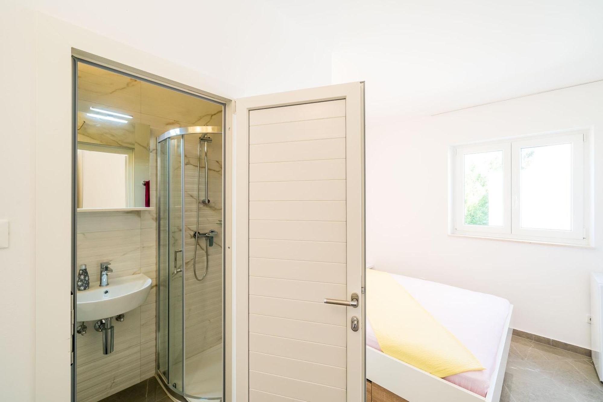 Rooms & Apartments Barisic Mlini Ruang foto